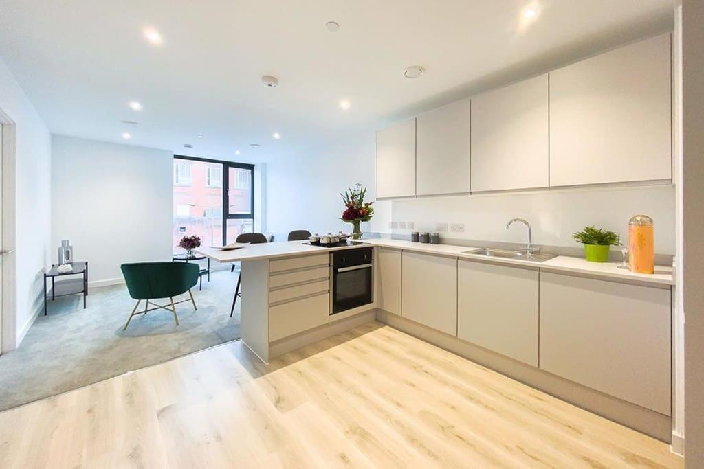 Central Manchester-1Br Apartment Free Parking-Cinema Room Exterior photo