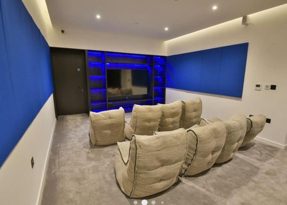 Central Manchester-1Br Apartment Free Parking-Cinema Room Exterior photo