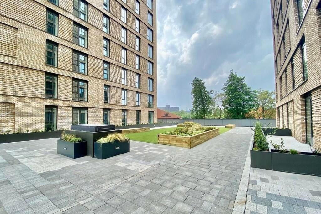 Central Manchester-1Br Apartment Free Parking-Cinema Room Exterior photo